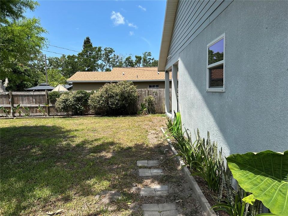 For Rent: $2,700 (2 beds, 2 baths, 1046 Square Feet)