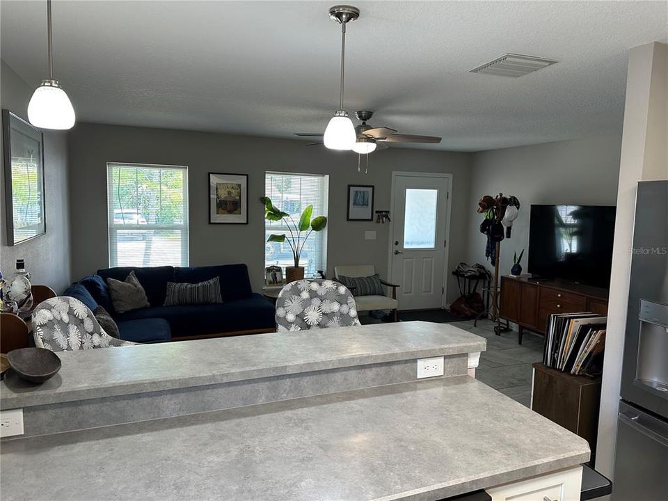 For Rent: $2,700 (2 beds, 2 baths, 1046 Square Feet)