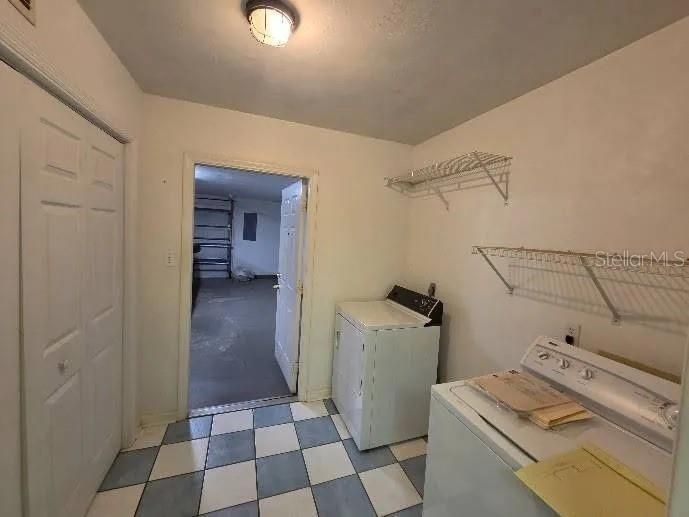 En Venta: $405,000 (3 camas, 2 baños, 2080 Pies cuadrados)