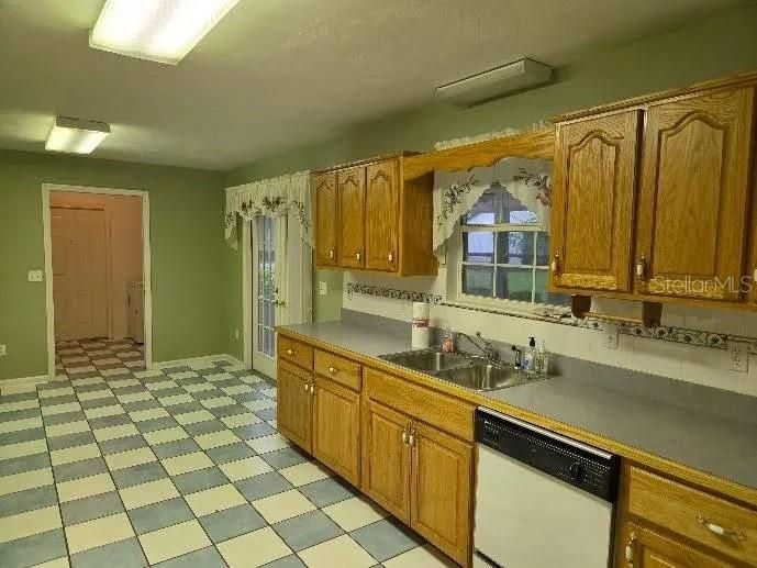 En Venta: $405,000 (3 camas, 2 baños, 2080 Pies cuadrados)