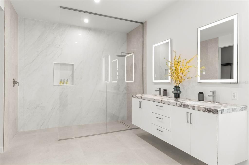 En Venta: $795,000 (3 camas, 2 baños, 2000 Pies cuadrados)