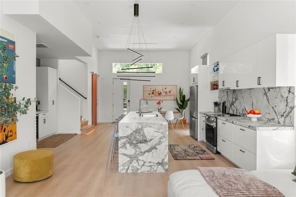 En Venta: $795,000 (3 camas, 2 baños, 2000 Pies cuadrados)