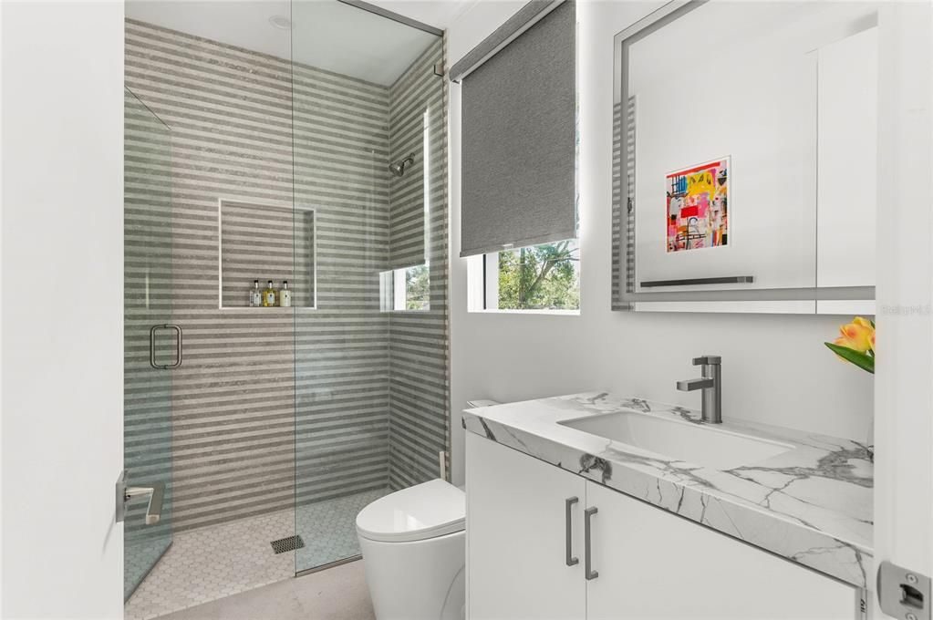 En Venta: $795,000 (3 camas, 2 baños, 2000 Pies cuadrados)