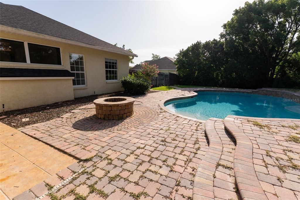 For Sale: $599,900 (4 beds, 2 baths, 3199 Square Feet)