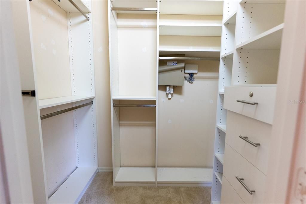 For Sale: $599,900 (4 beds, 2 baths, 3199 Square Feet)