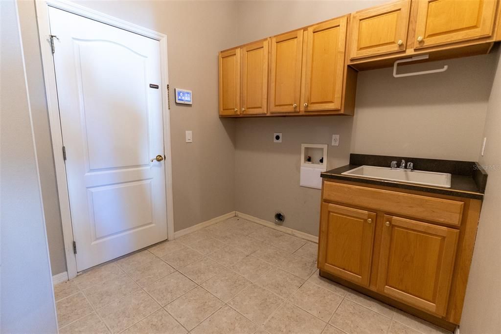 For Sale: $599,900 (4 beds, 2 baths, 3199 Square Feet)