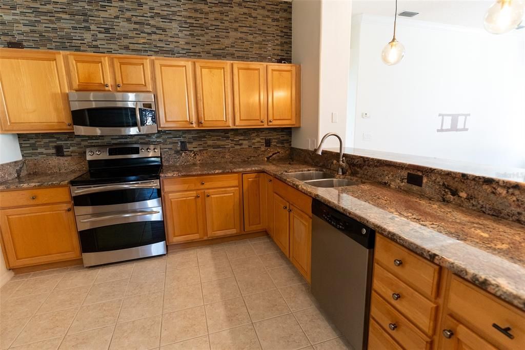 For Sale: $599,900 (4 beds, 2 baths, 3199 Square Feet)