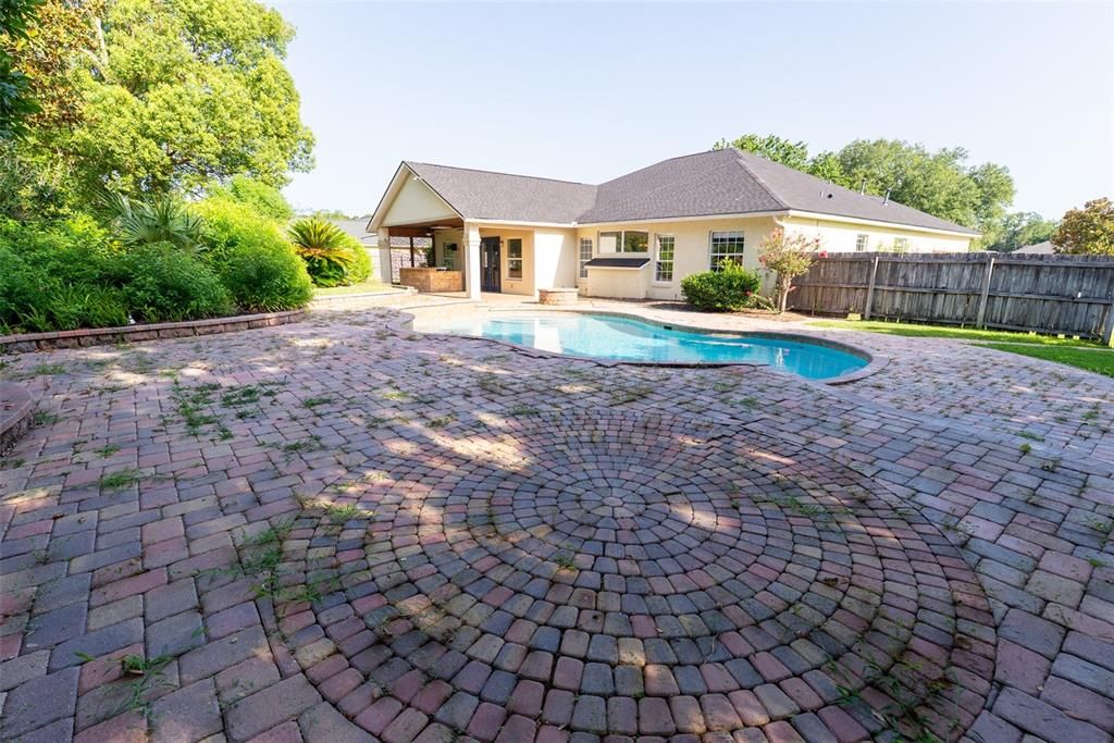 For Sale: $599,900 (4 beds, 2 baths, 3199 Square Feet)