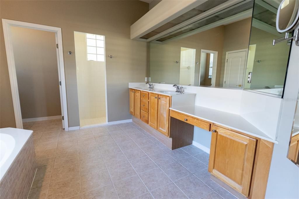 For Sale: $599,900 (4 beds, 2 baths, 3199 Square Feet)