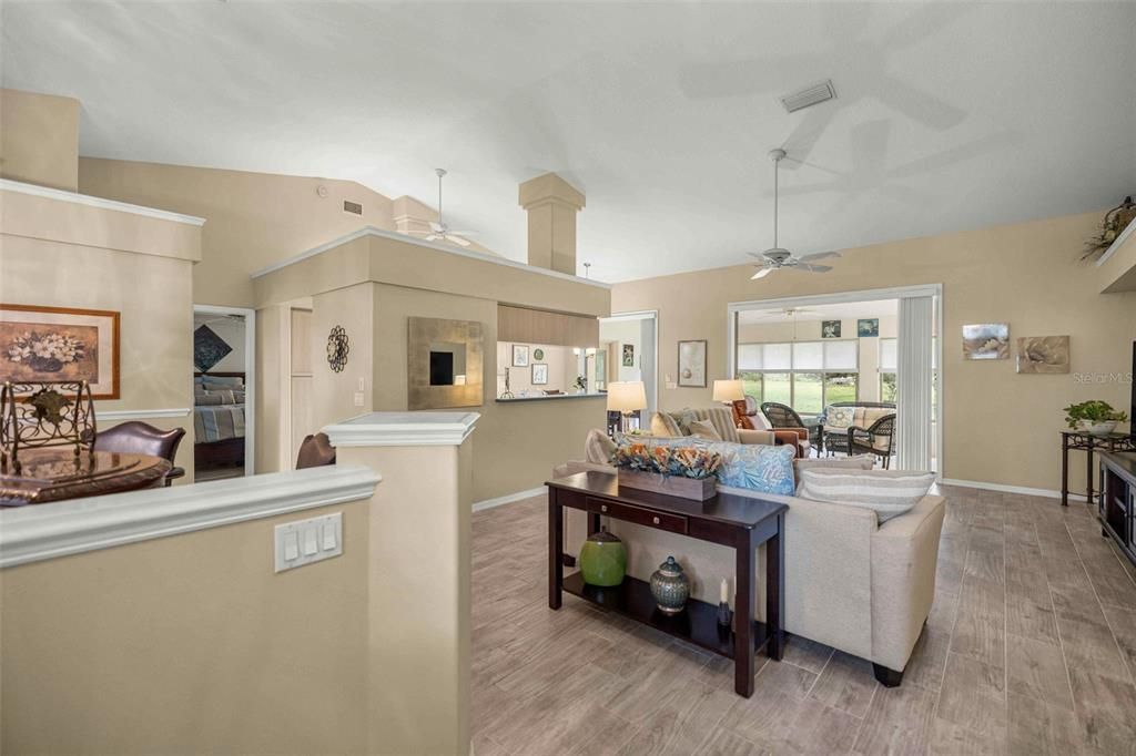 Activo con contrato: $359,000 (3 camas, 2 baños, 1814 Pies cuadrados)