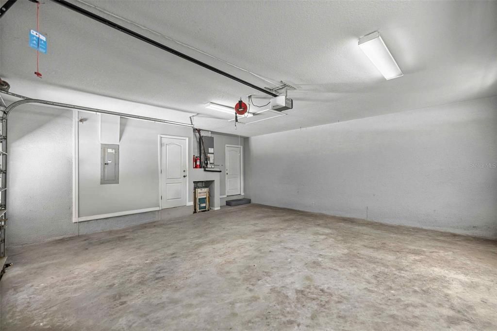 Activo con contrato: $359,000 (3 camas, 2 baños, 1814 Pies cuadrados)