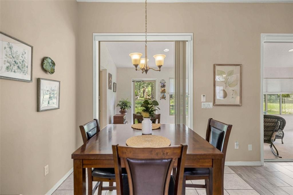 Activo con contrato: $359,000 (3 camas, 2 baños, 1814 Pies cuadrados)