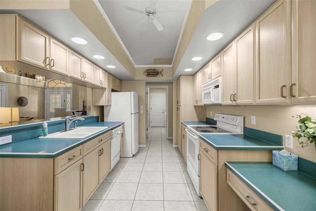 Activo con contrato: $359,000 (3 camas, 2 baños, 1814 Pies cuadrados)