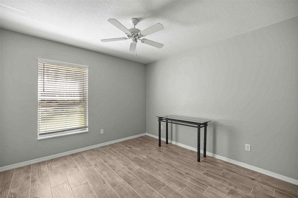 Activo con contrato: $359,000 (3 camas, 2 baños, 1814 Pies cuadrados)