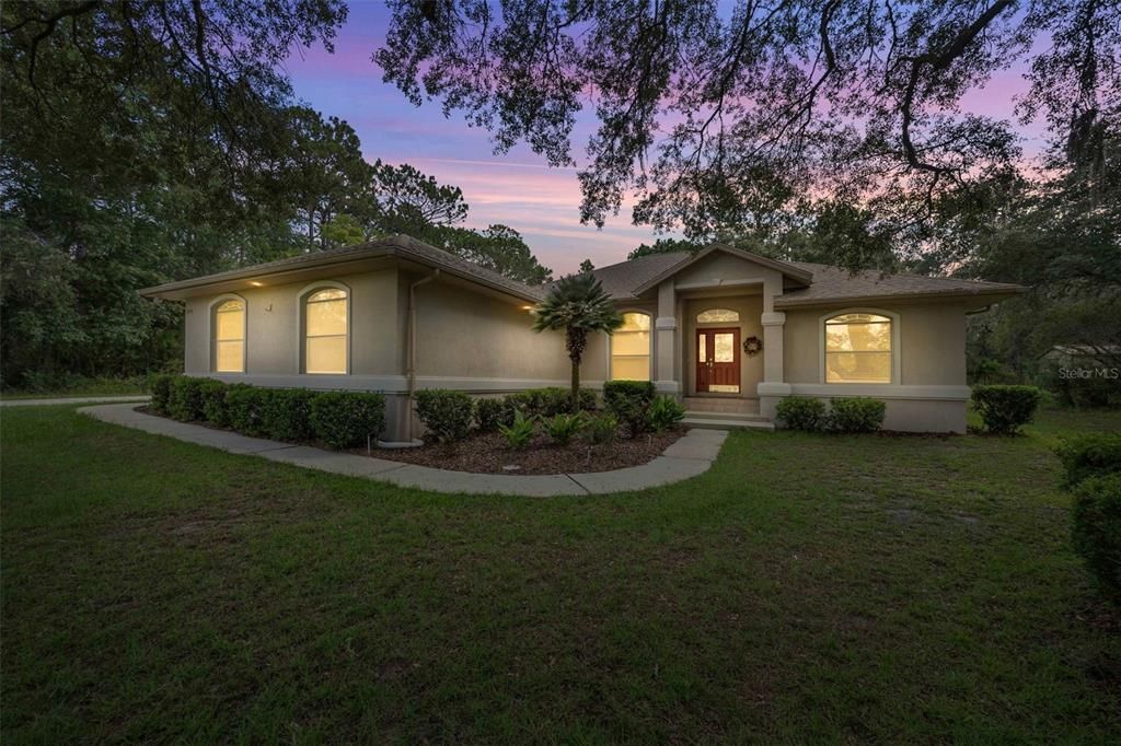 Activo con contrato: $359,000 (3 camas, 2 baños, 1814 Pies cuadrados)