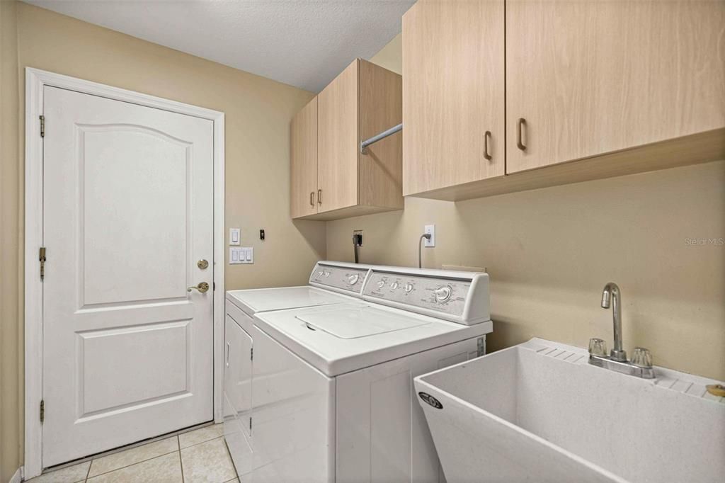Activo con contrato: $359,000 (3 camas, 2 baños, 1814 Pies cuadrados)