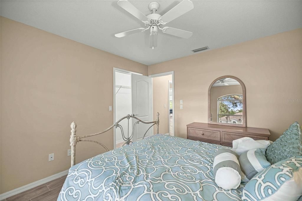 Activo con contrato: $359,000 (3 camas, 2 baños, 1814 Pies cuadrados)