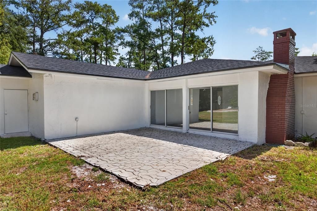 For Sale: $319,900 (3 beds, 2 baths, 2084 Square Feet)