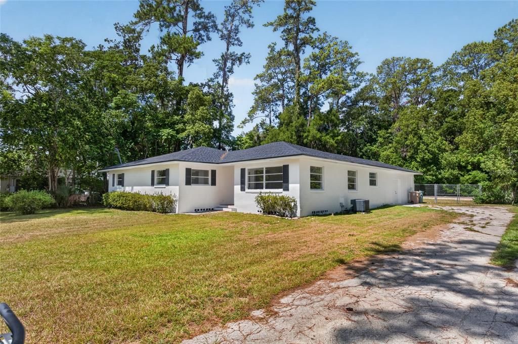 For Sale: $319,900 (3 beds, 2 baths, 2084 Square Feet)