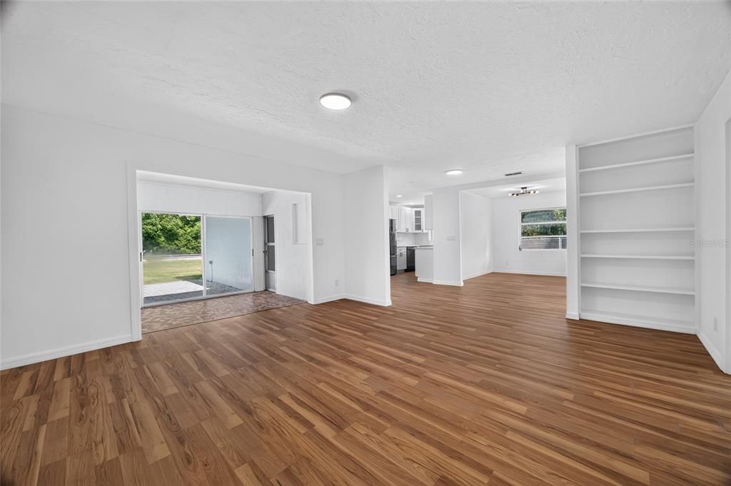 For Sale: $319,900 (3 beds, 2 baths, 2084 Square Feet)