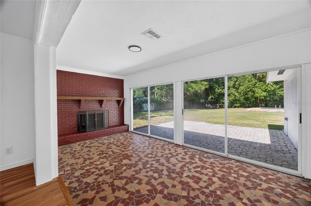 For Sale: $319,900 (3 beds, 2 baths, 2084 Square Feet)