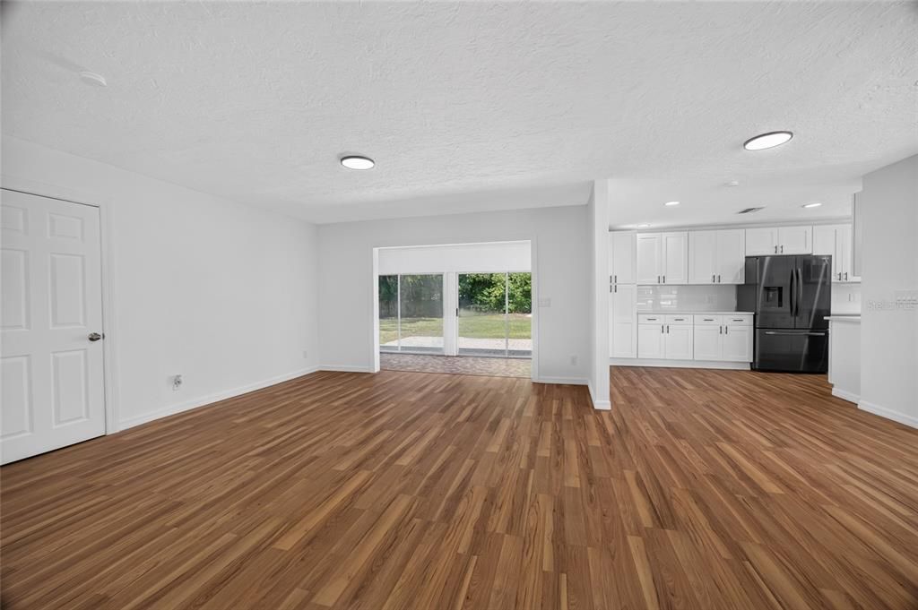 For Sale: $319,900 (3 beds, 2 baths, 2084 Square Feet)