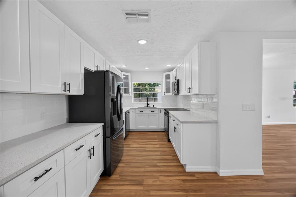 For Sale: $319,900 (3 beds, 2 baths, 2084 Square Feet)