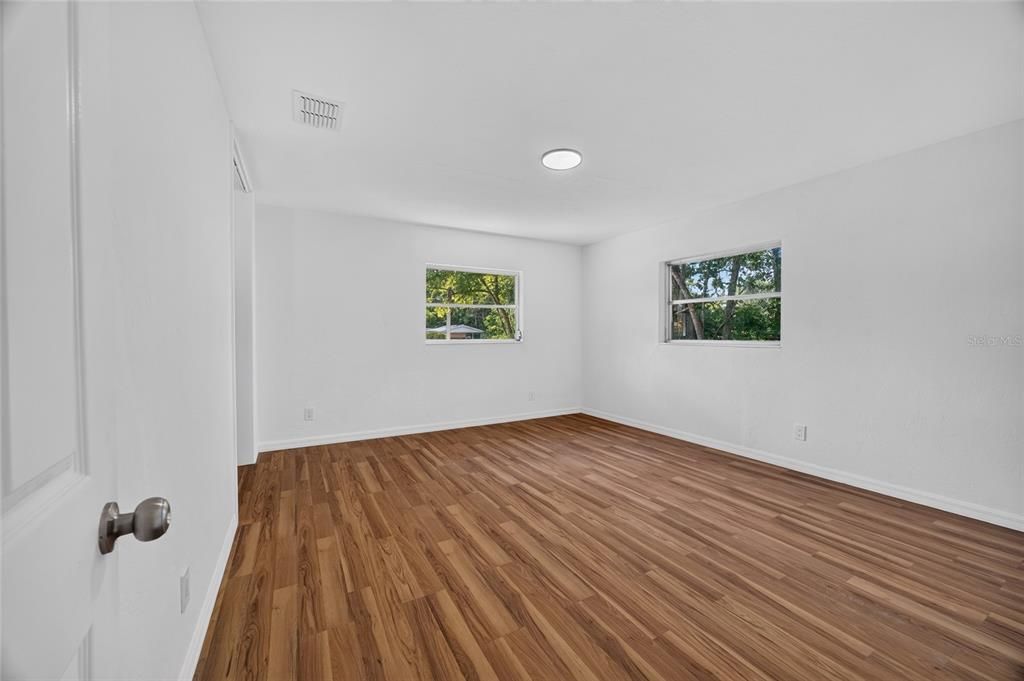 For Sale: $319,900 (3 beds, 2 baths, 2084 Square Feet)