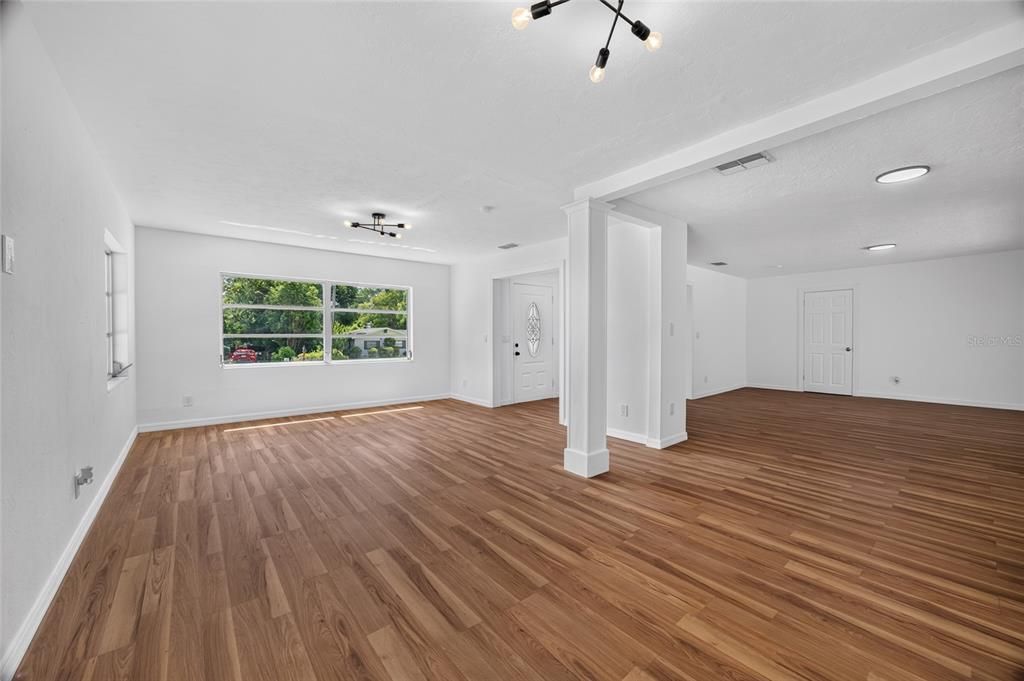 For Sale: $319,900 (3 beds, 2 baths, 2084 Square Feet)