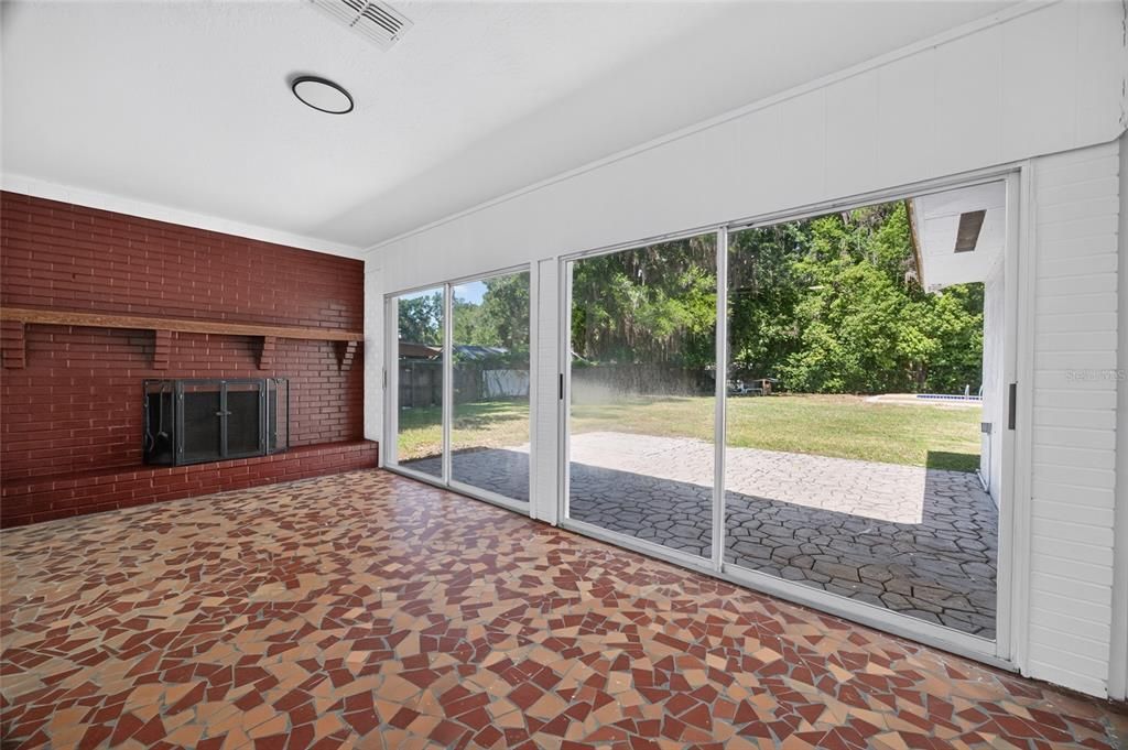 For Sale: $319,900 (3 beds, 2 baths, 2084 Square Feet)