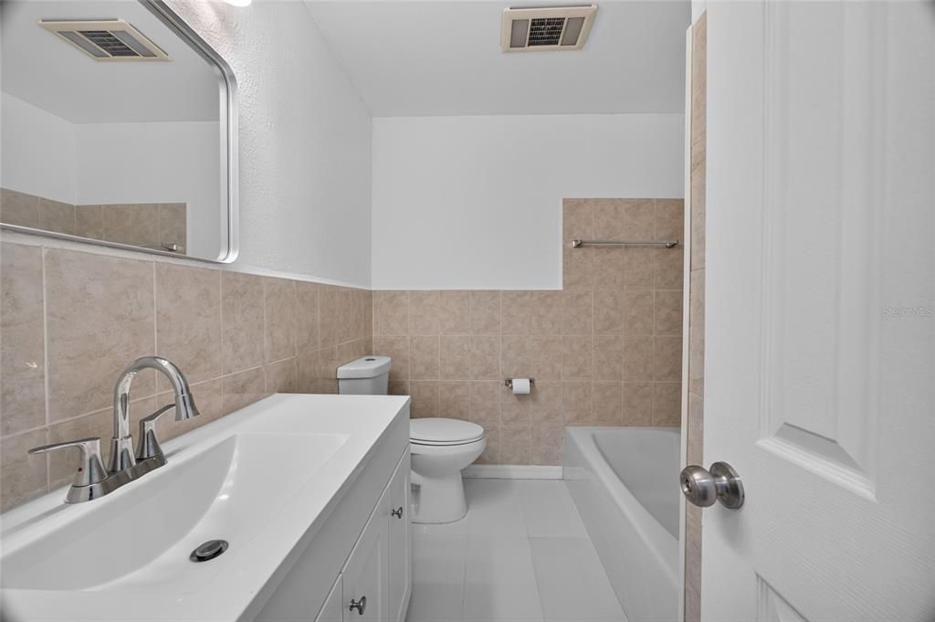 For Sale: $319,900 (3 beds, 2 baths, 2084 Square Feet)