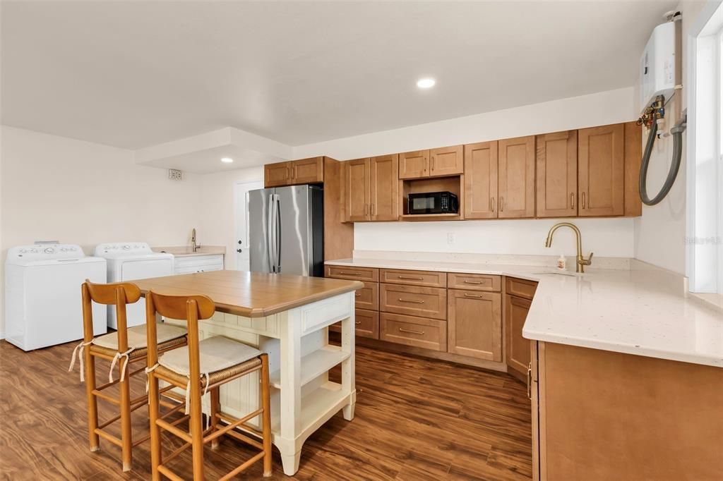 En Venta: $465,000 (3 camas, 2 baños, 2240 Pies cuadrados)