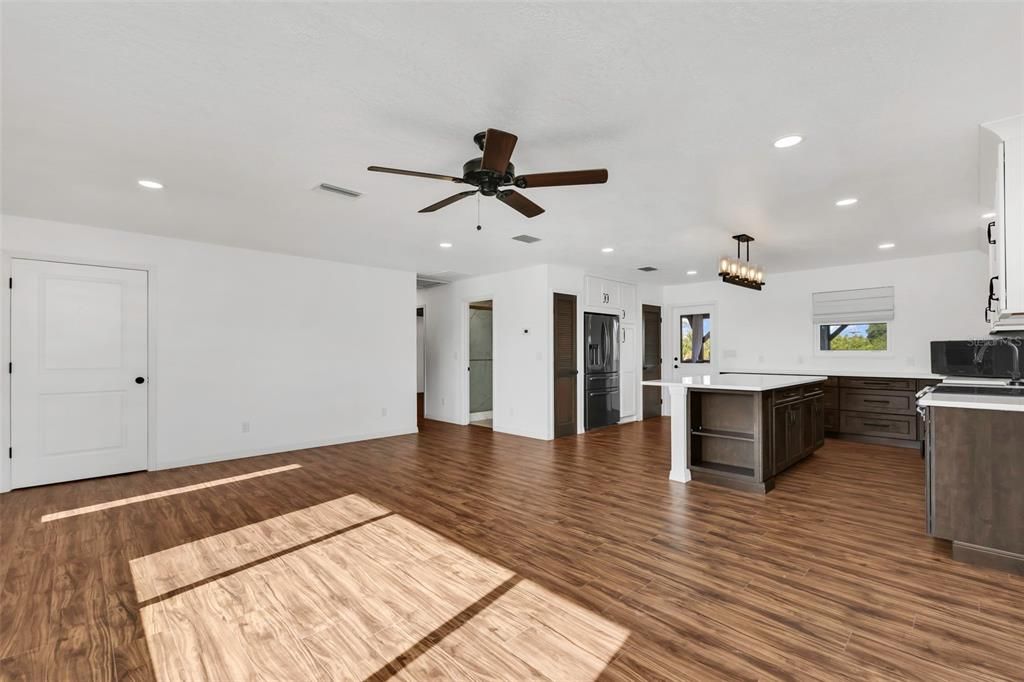 En Venta: $465,000 (3 camas, 2 baños, 2240 Pies cuadrados)