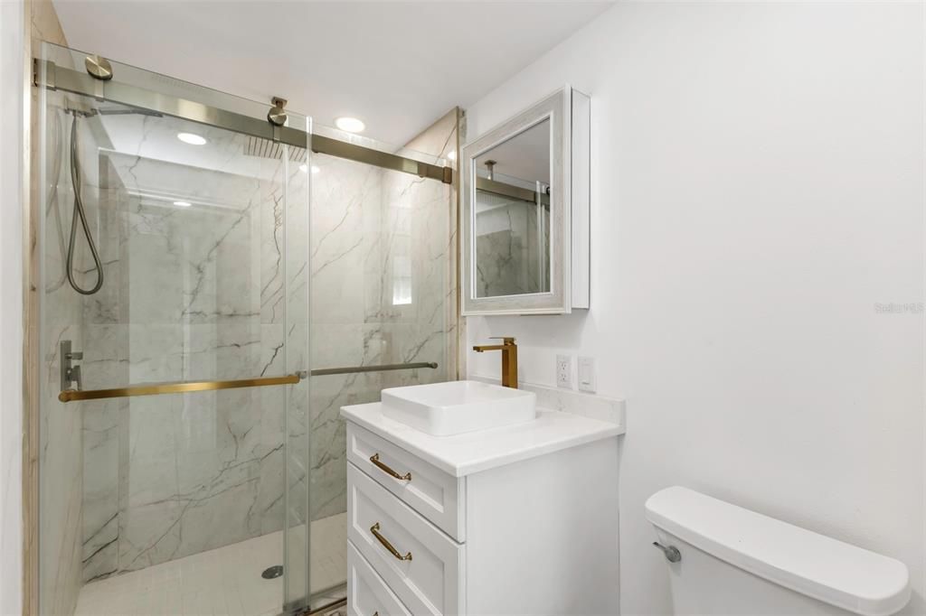 En Venta: $465,000 (3 camas, 2 baños, 2240 Pies cuadrados)