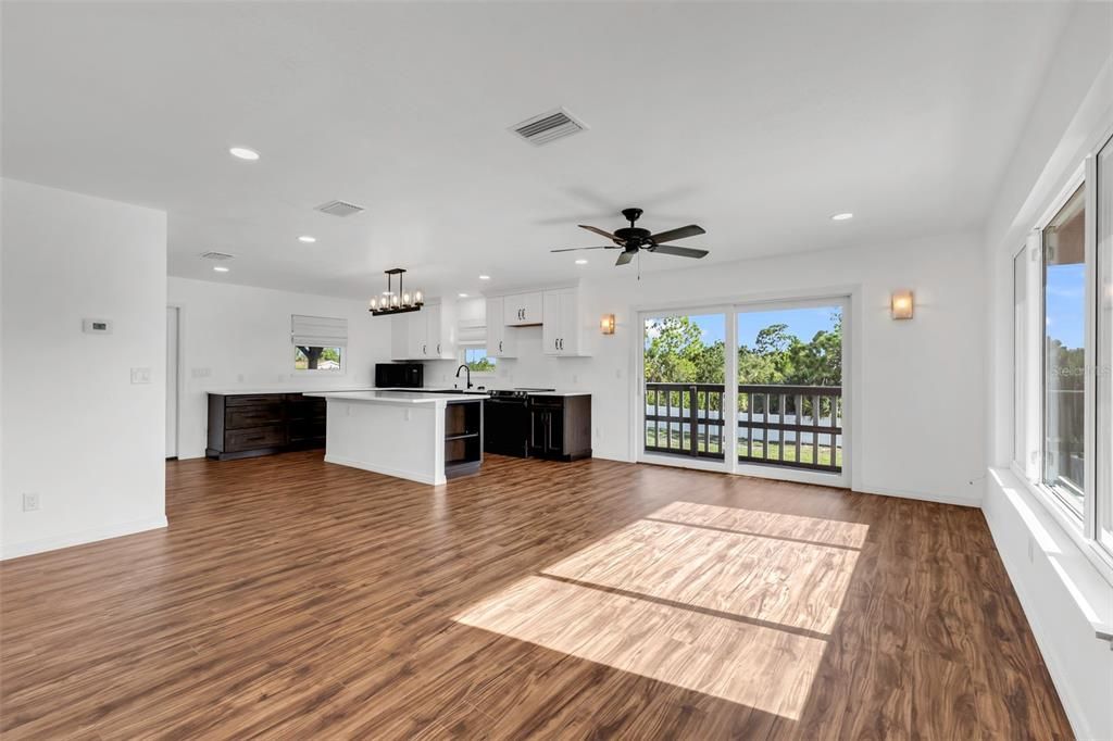 En Venta: $465,000 (3 camas, 2 baños, 2240 Pies cuadrados)