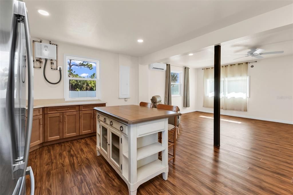 En Venta: $465,000 (3 camas, 2 baños, 2240 Pies cuadrados)