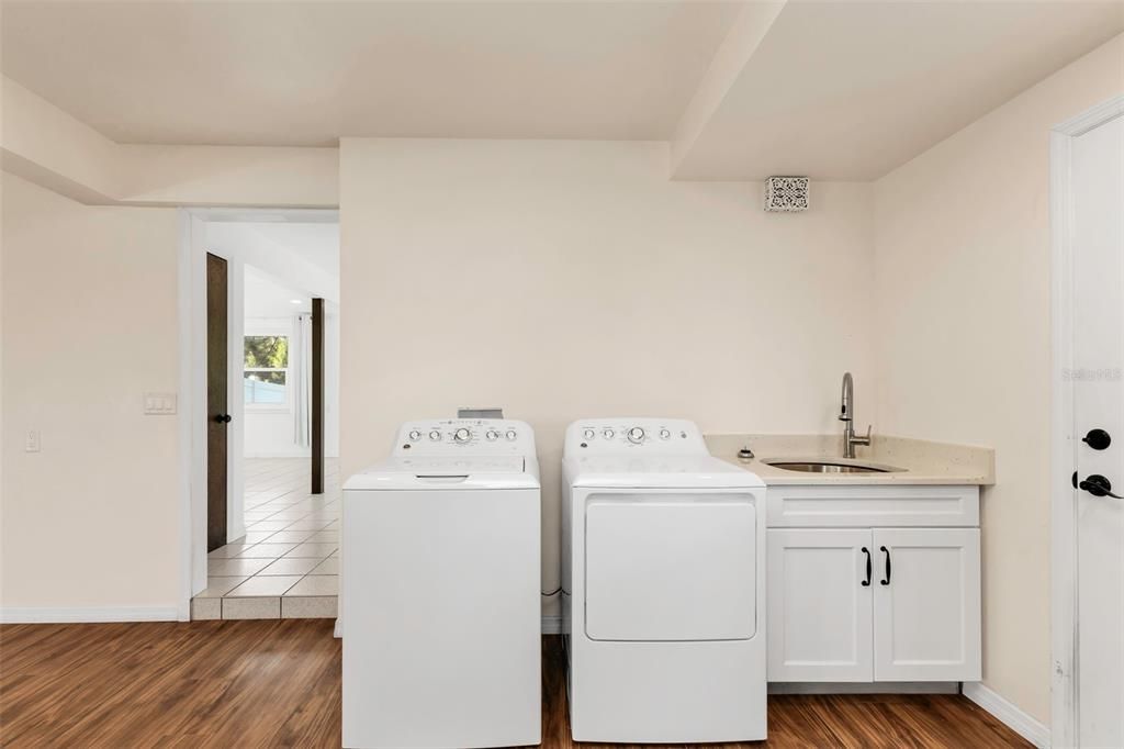 En Venta: $465,000 (3 camas, 2 baños, 2240 Pies cuadrados)