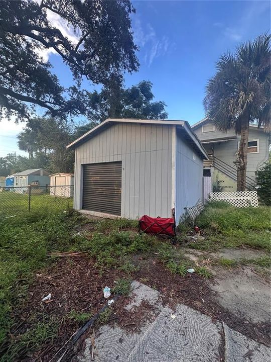 For Sale: $189,000 (2 beds, 1 baths, 688 Square Feet)
