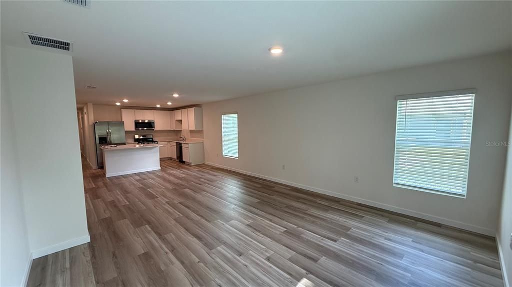 For Rent: $2,450 (5 beds, 2 baths, 1739 Square Feet)