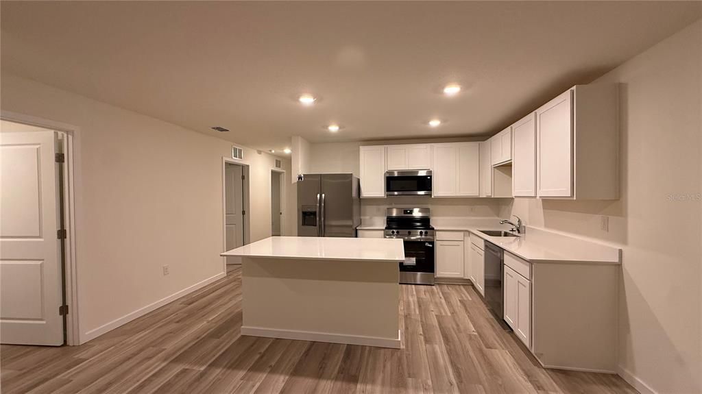 For Rent: $2,450 (5 beds, 2 baths, 1739 Square Feet)