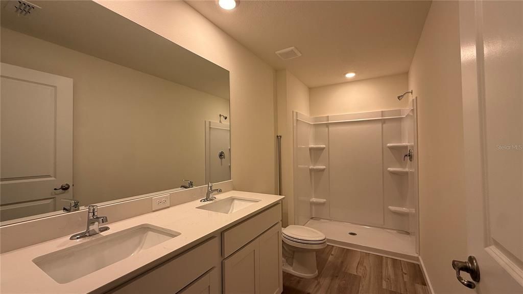 For Rent: $2,450 (5 beds, 2 baths, 1739 Square Feet)