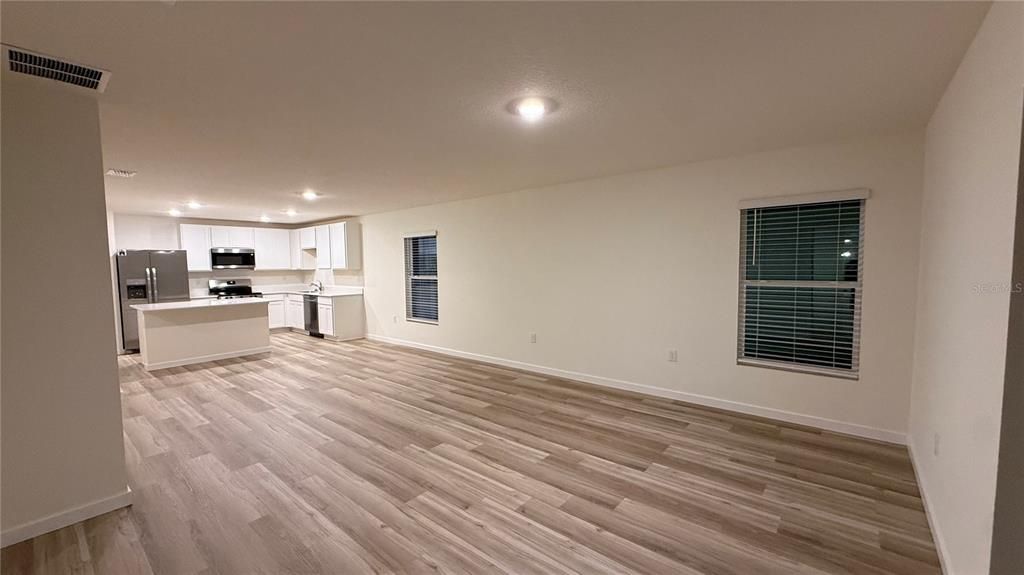 For Rent: $2,450 (5 beds, 2 baths, 1739 Square Feet)