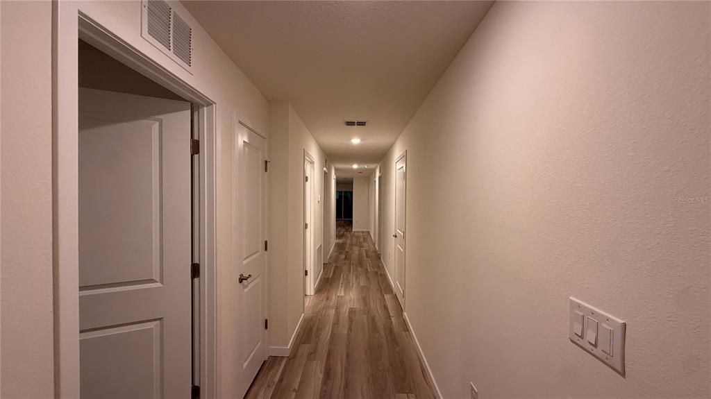 For Rent: $2,450 (5 beds, 2 baths, 1739 Square Feet)