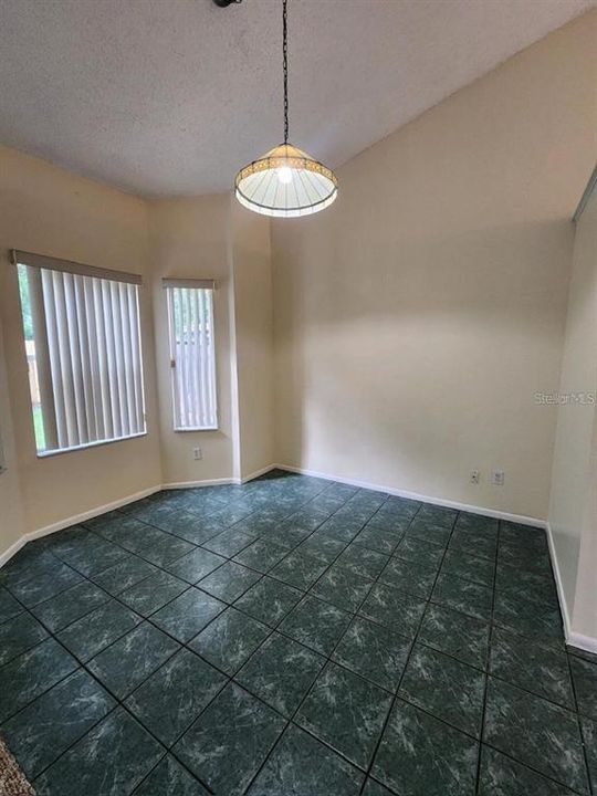 For Rent: $2,100 (3 beds, 2 baths, 1329 Square Feet)