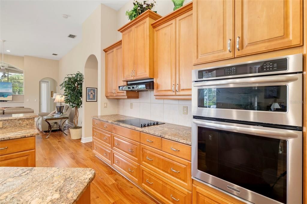 En Venta: $1,425,000 (4 camas, 3 baños, 3361 Pies cuadrados)