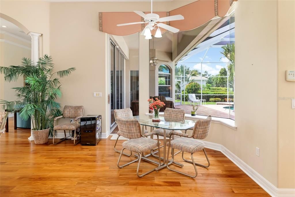 En Venta: $1,425,000 (4 camas, 3 baños, 3361 Pies cuadrados)