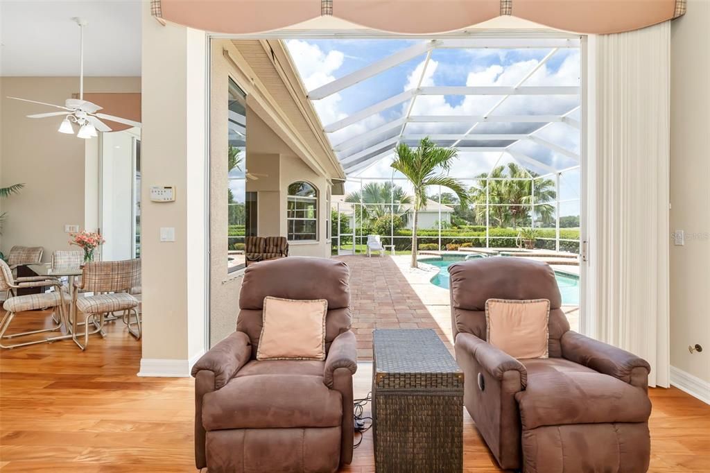 En Venta: $1,425,000 (4 camas, 3 baños, 3361 Pies cuadrados)