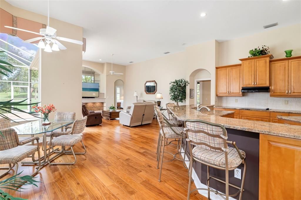 En Venta: $1,425,000 (4 camas, 3 baños, 3361 Pies cuadrados)