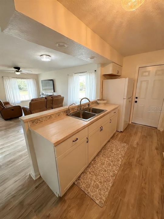 For Sale: $315,000 (3 beds, 2 baths, 1122 Square Feet)