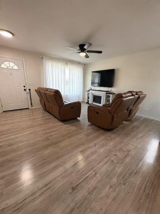 For Sale: $315,000 (3 beds, 2 baths, 1122 Square Feet)